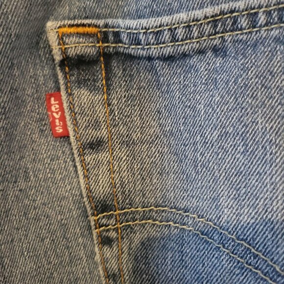 Levi’s 550 Men’s Relaxed Fit Jeans W40 L32 Light Wash - Picture 4 of 9